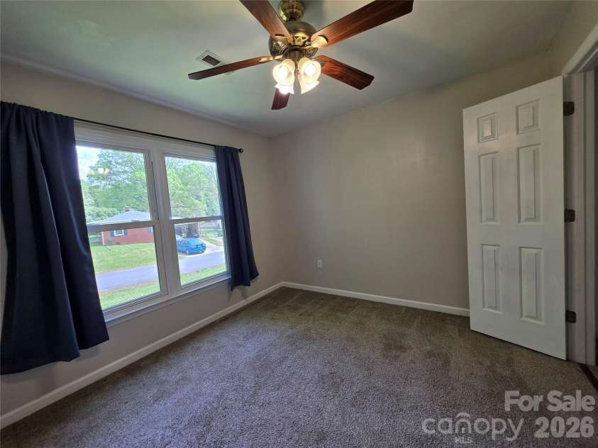 221 Auten Circle, Mount Holly, NC 28120.  MLS# CAR4368237, YatesRealty ID 10057. 