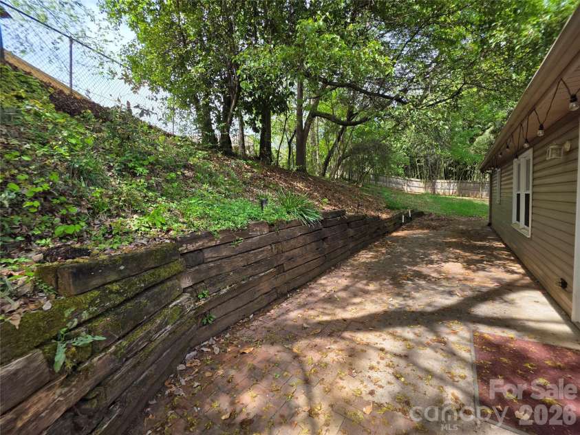 221 Auten Circle, Mount Holly, NC 28120.  MLS# CAR4368237, YatesRealty ID 10057. 