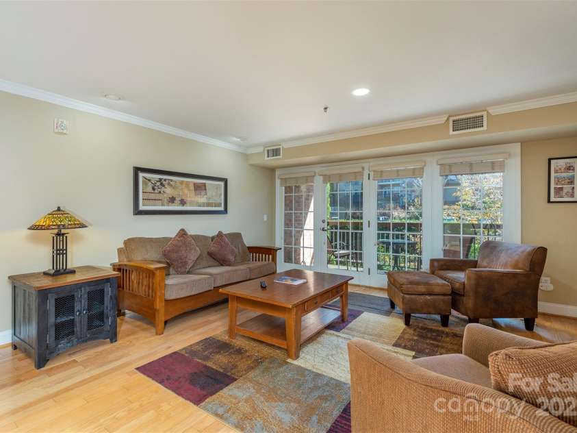 303 Bowling Park Road, Asheville, NC 28803.  MLS# CAR4202731, YatesRealty ID 10057. 