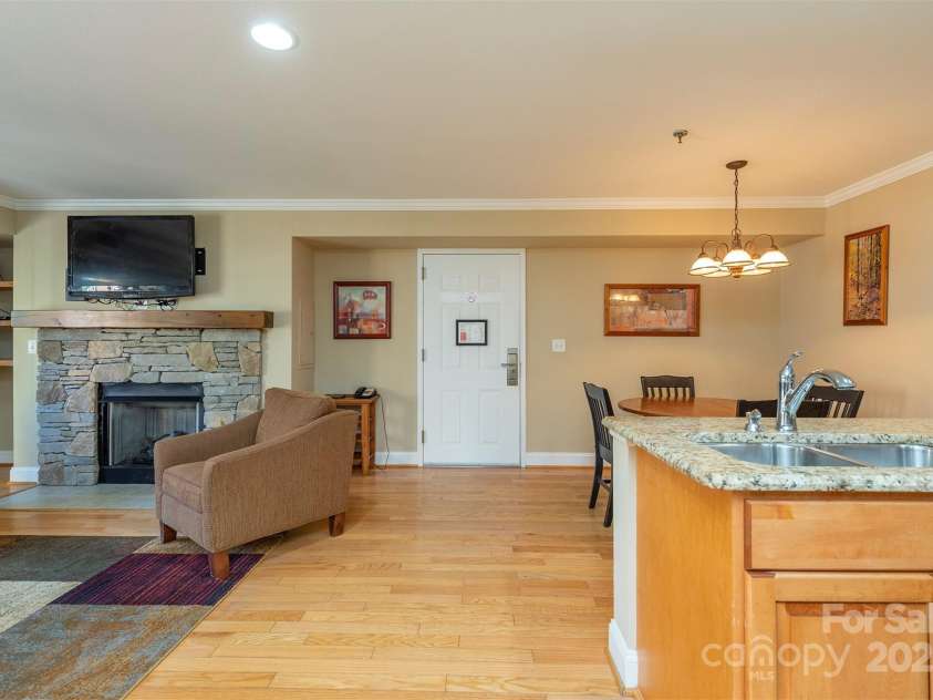 303 Bowling Park Road, Asheville, NC 28803.  MLS# CAR4202731, YatesRealty ID 10057. 