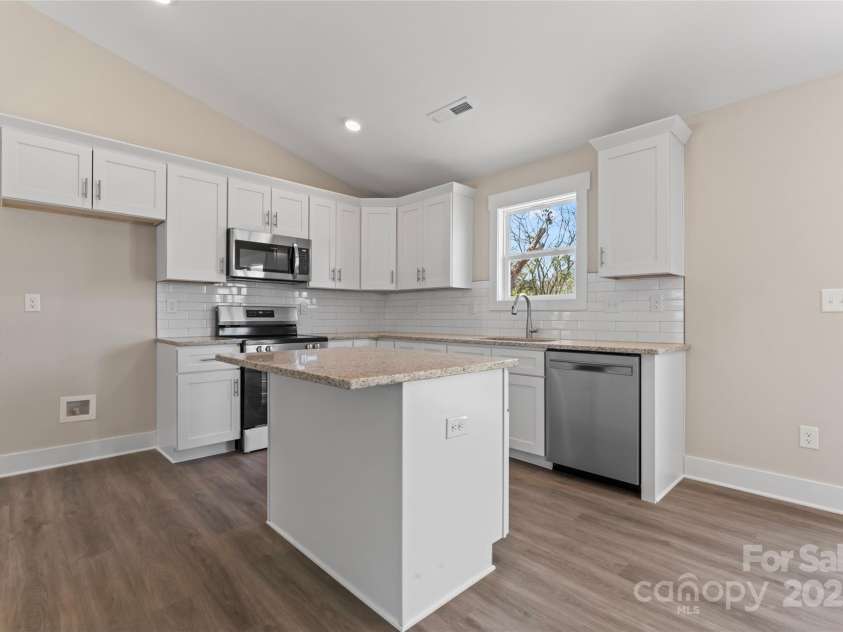 816 Confederate Avenue, Rock Hill, SC 29730.  MLS# CAR4240151, YatesRealty ID 10058. 