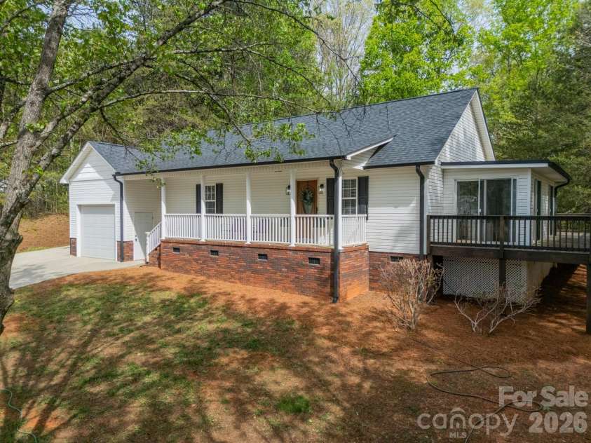 902 Cornelius Road, Mooresville, NC 28117.  MLS# CAR4366793, YatesRealty ID 10058. 