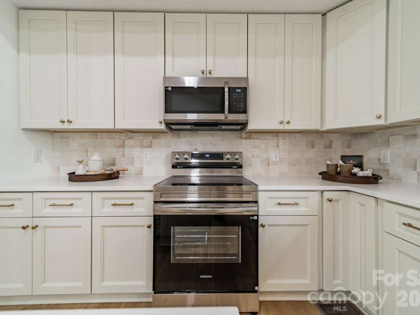 902 Cornelius Road, Mooresville, NC 28117.  MLS# CAR4366793, YatesRealty ID 10058. 