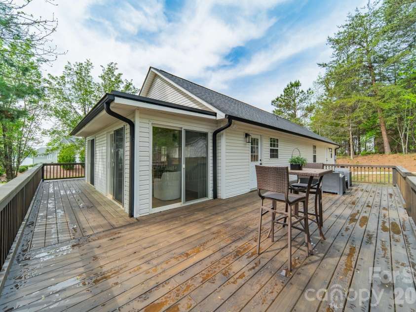 902 Cornelius Road, Mooresville, NC 28117.  MLS# CAR4366793, YatesRealty ID 10058. 