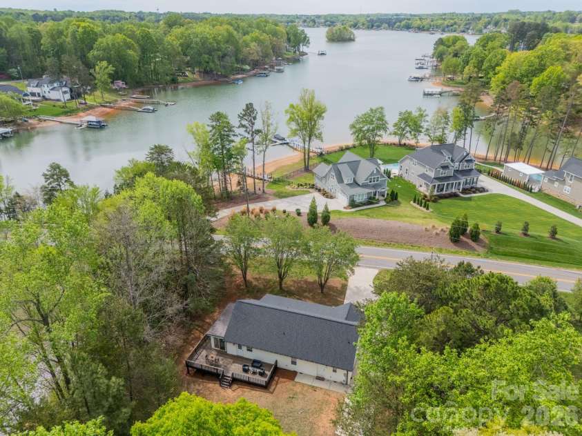 902 Cornelius Road, Mooresville, NC 28117.  MLS# CAR4366793, YatesRealty ID 10058. 