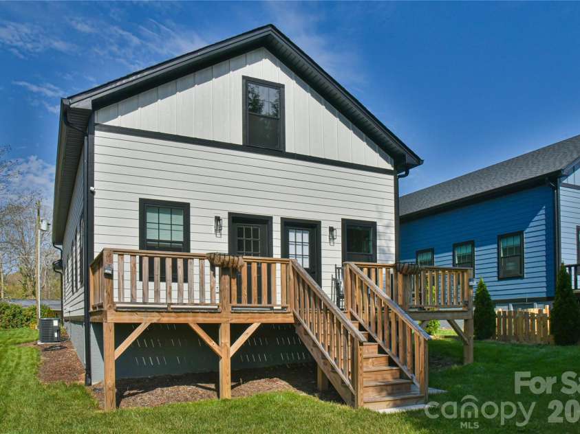 310 Portmanvilla Road, Black Mountain, NC 28711.  MLS# CAR4368197, YatesRealty ID 10059. 