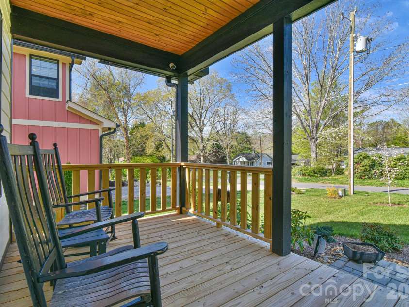 310 Portmanvilla Road, Black Mountain, NC 28711.  MLS# CAR4368197, YatesRealty ID 10059. 