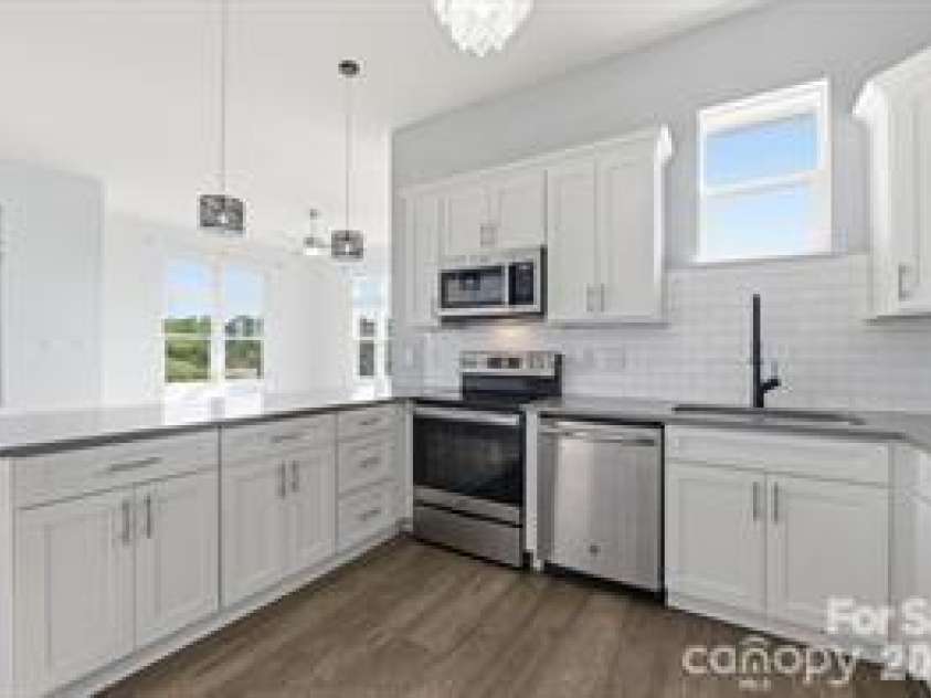 935 Mcalway Road, Charlotte, NC 28211.  MLS# CAR4403948, YatesRealty ID 1006. 