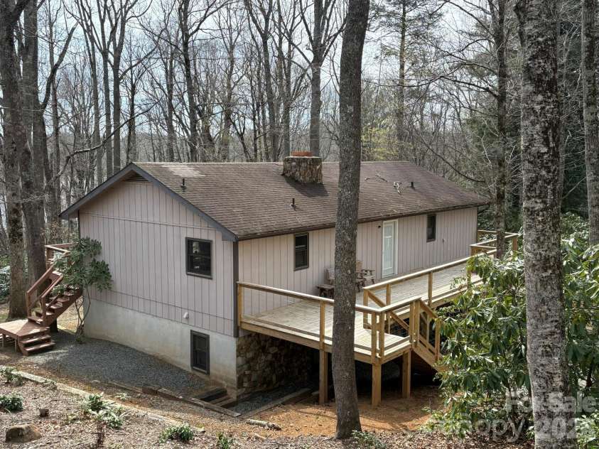 114 Lady Slipper Loop, Newland, NC 28657.  MLS# CAR4367334, YatesRealty ID 10060. 