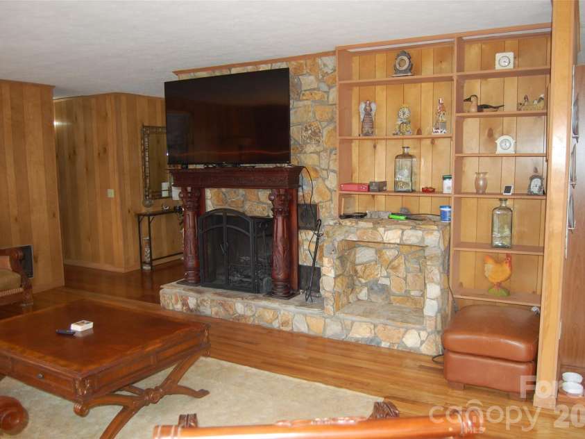 114 Lady Slipper Loop, Newland, NC 28657.  MLS# CAR4367334, YatesRealty ID 10060. 