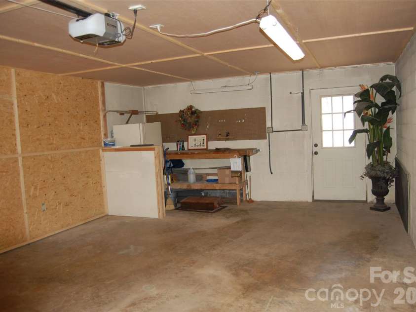 114 Lady Slipper Loop, Newland, NC 28657.  MLS# CAR4367334, YatesRealty ID 10060. 