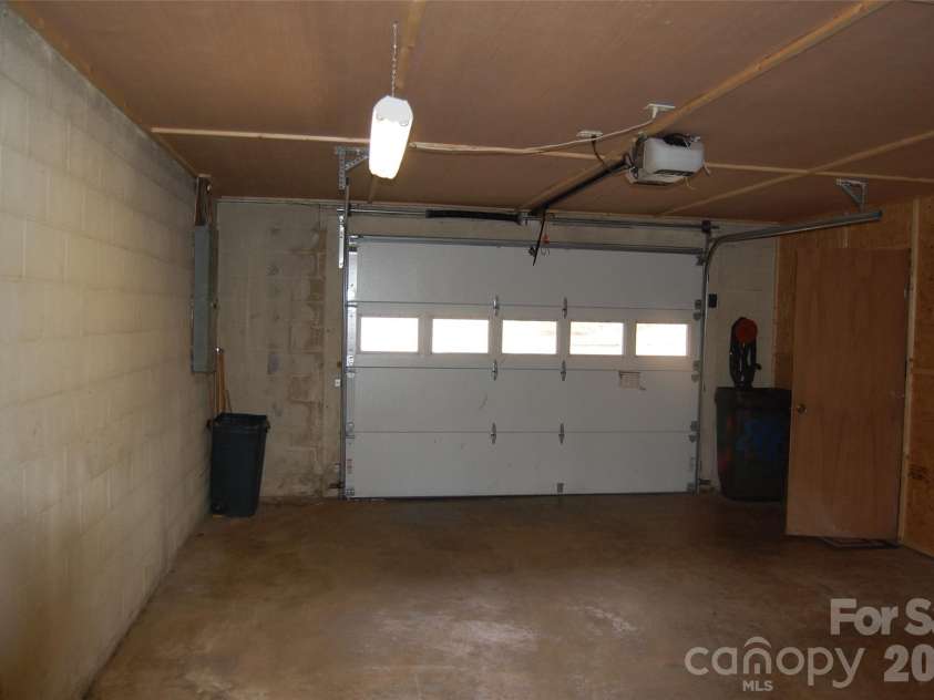114 Lady Slipper Loop, Newland, NC 28657.  MLS# CAR4367334, YatesRealty ID 10060. 