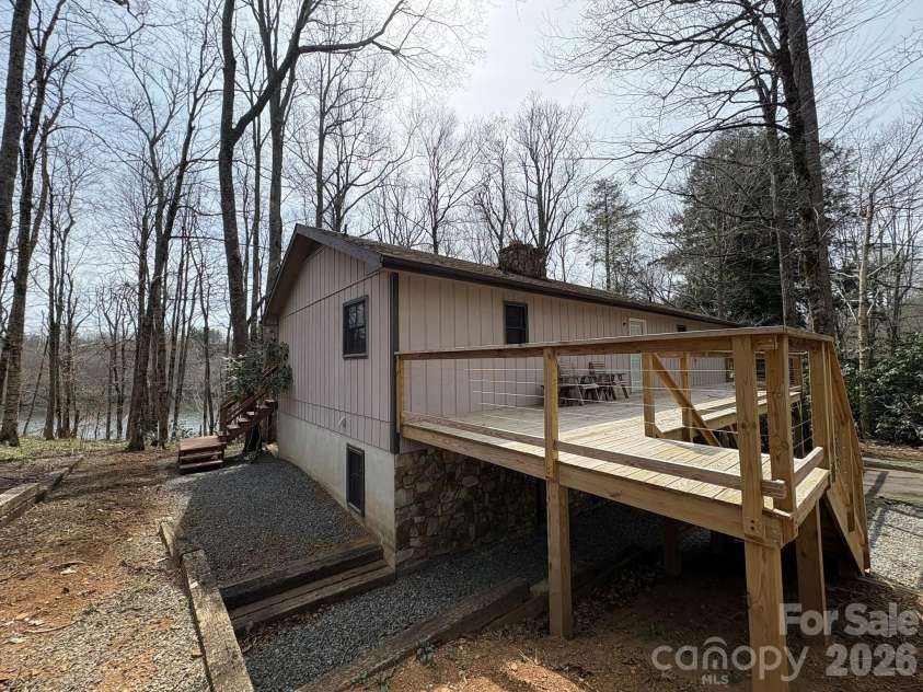 114 Lady Slipper Loop, Newland, NC 28657.  MLS# CAR4367334, YatesRealty ID 10060. 
