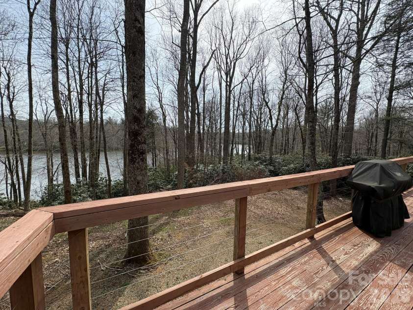 114 Lady Slipper Loop, Newland, NC 28657.  MLS# CAR4367334, YatesRealty ID 10060. 