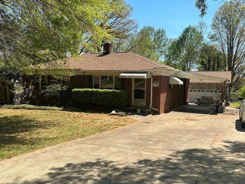 2760 19th Avenue, Hickory, NC 28601.  MLS# CAR4366987, YatesRealty ID 10061. 