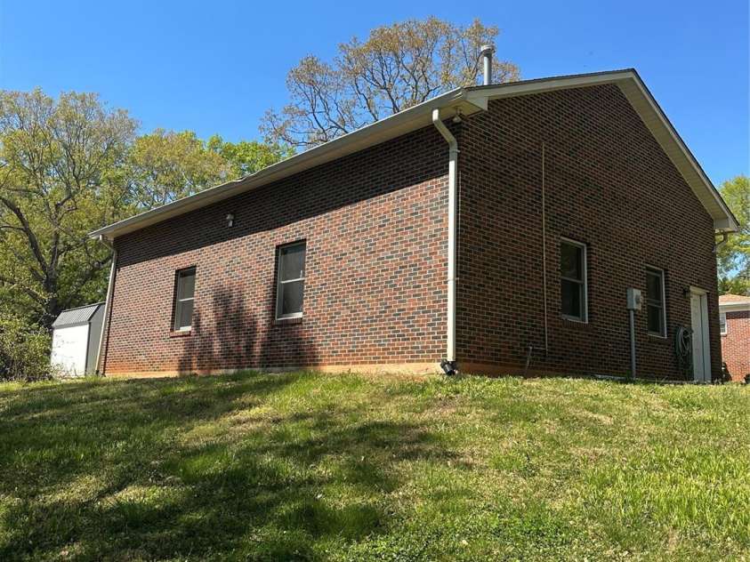 2760 19th Avenue, Hickory, NC 28601.  MLS# CAR4366987, YatesRealty ID 10061. 
