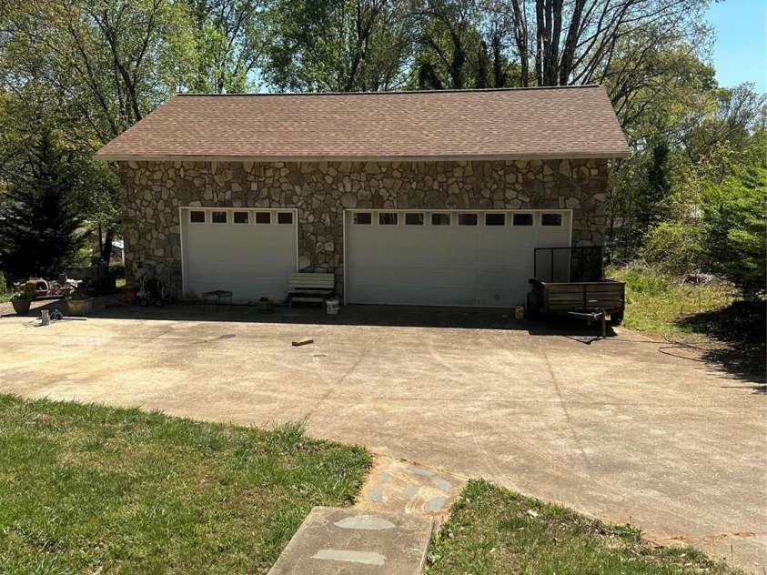 2760 19th Avenue, Hickory, NC 28601.  MLS# CAR4366987, YatesRealty ID 10061. 