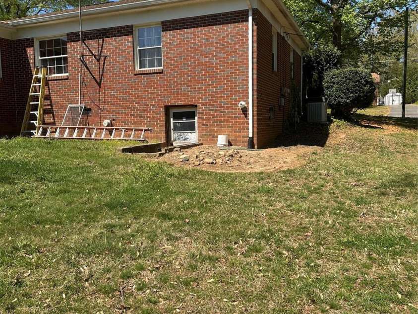 2760 19th Avenue, Hickory, NC 28601.  MLS# CAR4366987, YatesRealty ID 10061. 