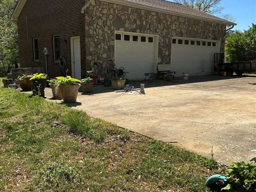 2760 19th Avenue, Hickory, NC 28601.  MLS# CAR4366987, YatesRealty ID 10061. 