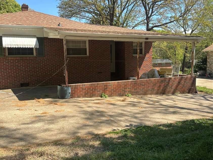 2760 19th Avenue, Hickory, NC 28601.  MLS# CAR4366987, YatesRealty ID 10061. 