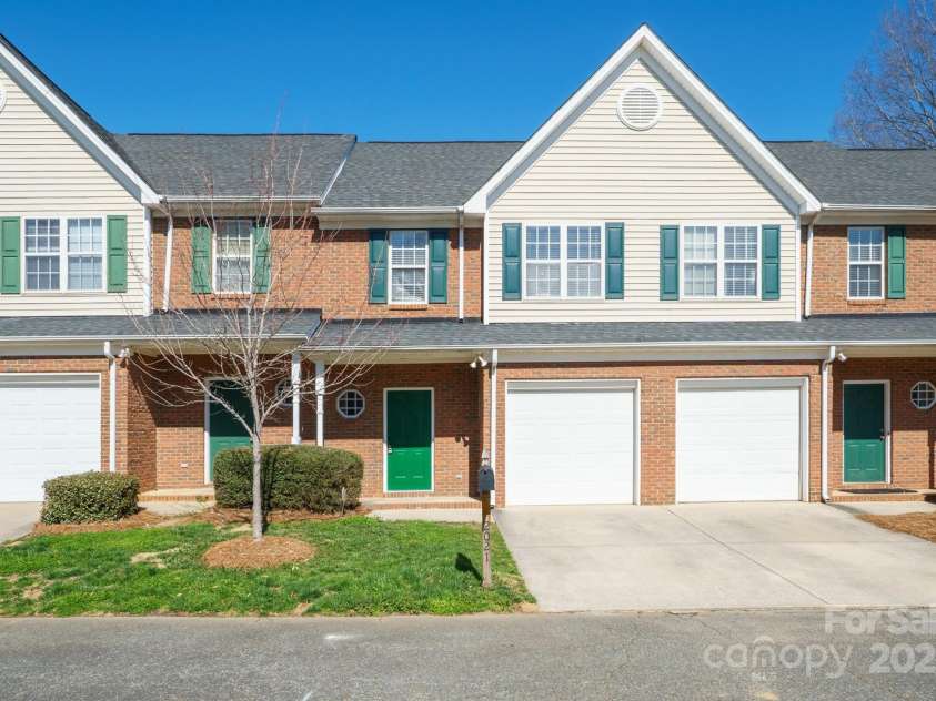 2021 Lennox Square Road, Charlotte, NC 28210.  MLS# CAR4228727, YatesRealty ID 10062. 