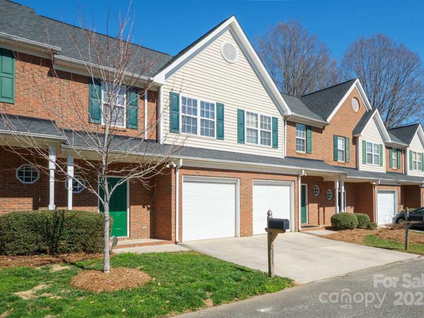 2021 Lennox Square Road, Charlotte, NC 28210.  MLS# CAR4228727, YatesRealty ID 10062. 
