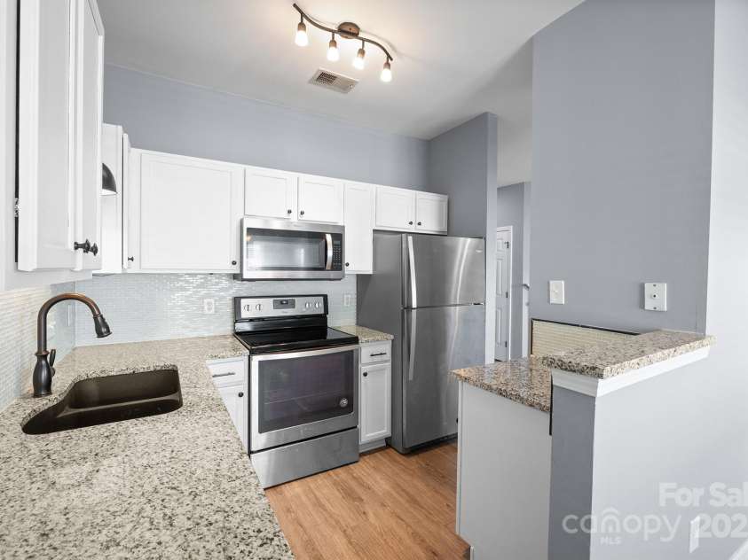 2021 Lennox Square Road, Charlotte, NC 28210.  MLS# CAR4228727, YatesRealty ID 10062. 