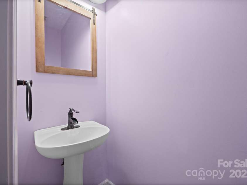 2021 Lennox Square Road, Charlotte, NC 28210.  MLS# CAR4228727, YatesRealty ID 10062. 