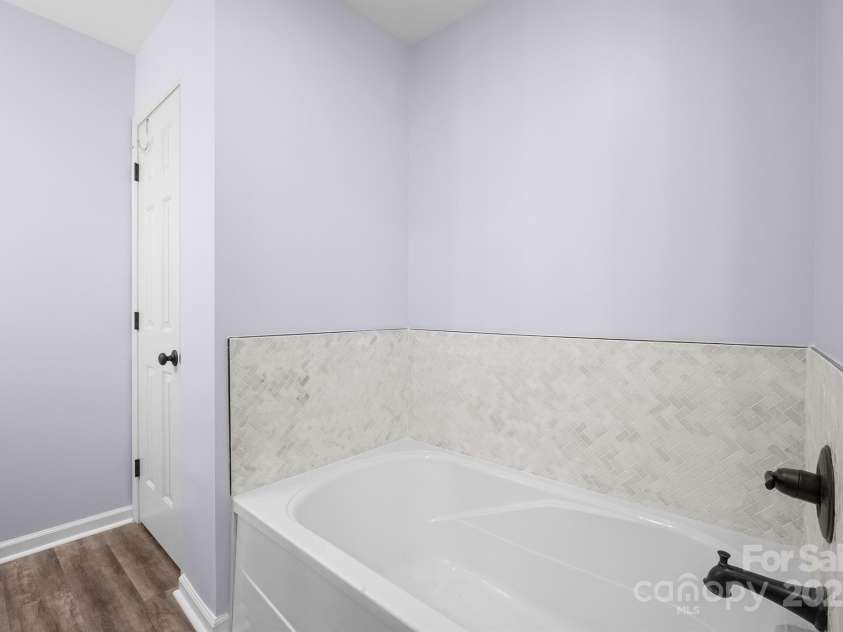 2021 Lennox Square Road, Charlotte, NC 28210.  MLS# CAR4228727, YatesRealty ID 10062. 