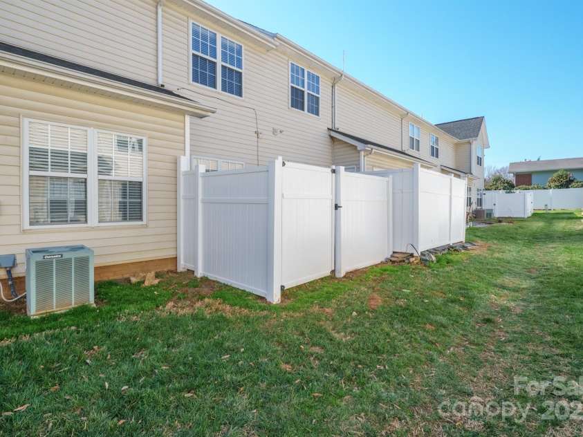 2021 Lennox Square Road, Charlotte, NC 28210.  MLS# CAR4228727, YatesRealty ID 10062. 