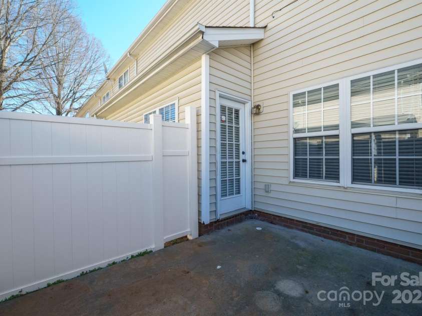 2021 Lennox Square Road, Charlotte, NC 28210.  MLS# CAR4228727, YatesRealty ID 10062. 