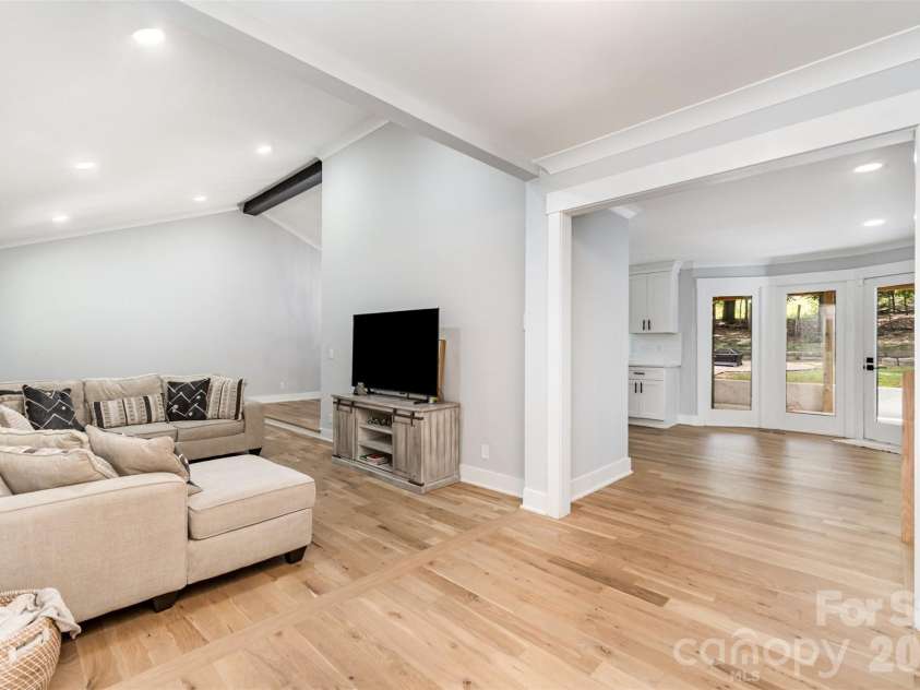 4501 Brookwood Road, Charlotte, NC 28215.  MLS# CAR4367961, YatesRealty ID 10063. 
