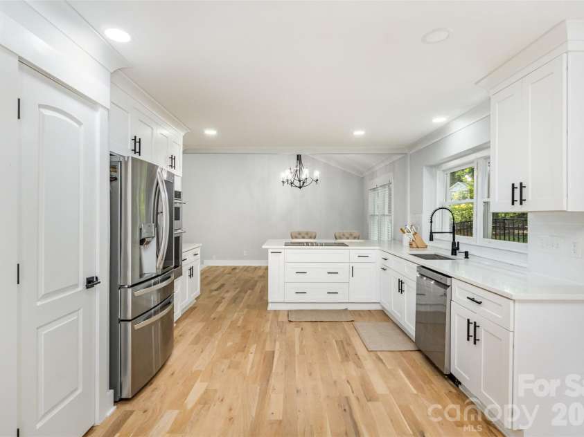 4501 Brookwood Road, Charlotte, NC 28215.  MLS# CAR4367961, YatesRealty ID 10063. 