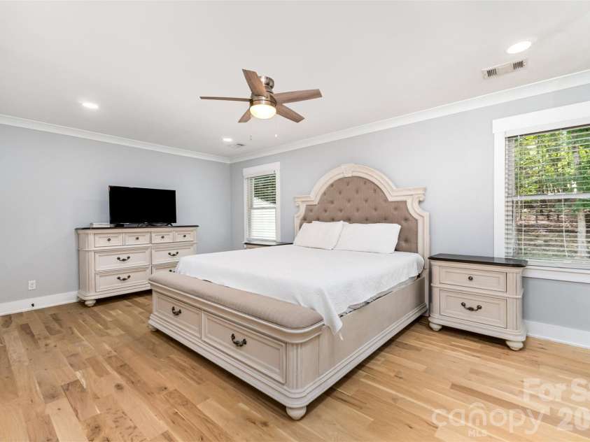 4501 Brookwood Road, Charlotte, NC 28215.  MLS# CAR4367961, YatesRealty ID 10063. 