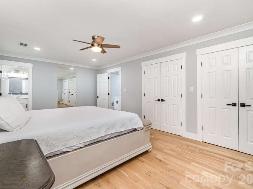4501 Brookwood Road, Charlotte, NC 28215.  MLS# CAR4367961, YatesRealty ID 10063. 