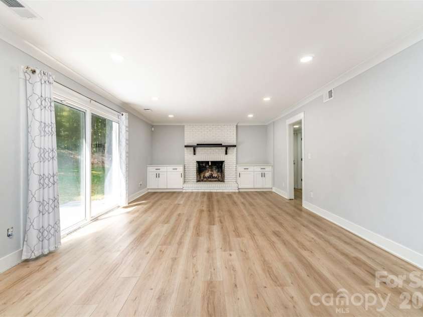 4501 Brookwood Road, Charlotte, NC 28215.  MLS# CAR4367961, YatesRealty ID 10063. 