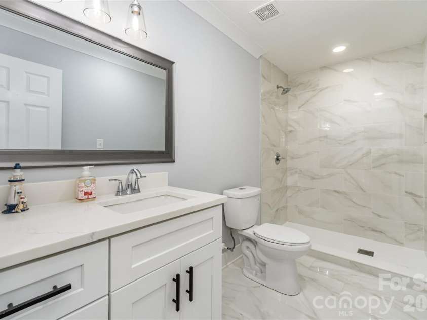 4501 Brookwood Road, Charlotte, NC 28215.  MLS# CAR4367961, YatesRealty ID 10063. 