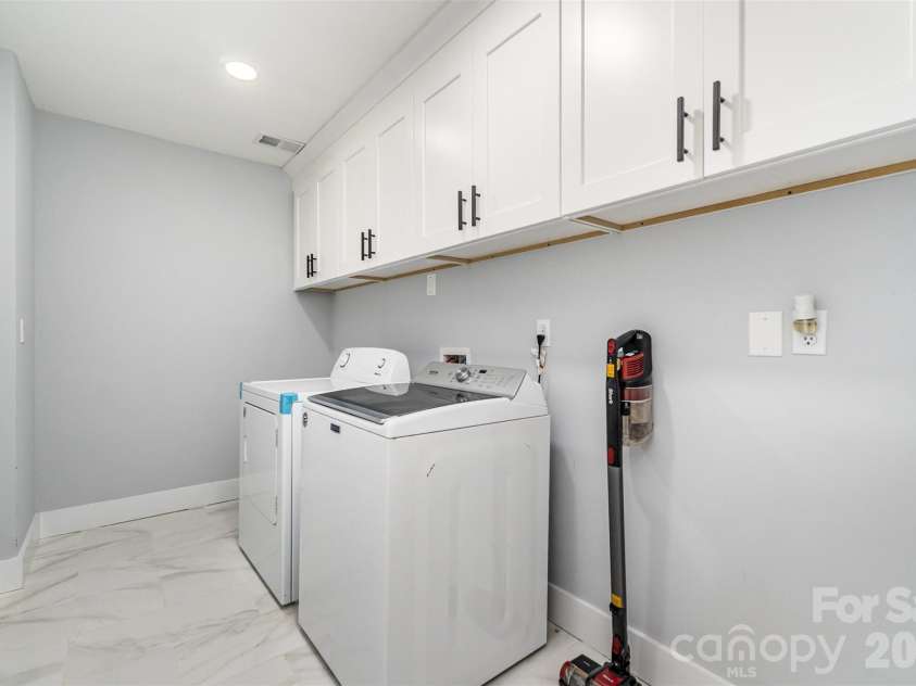 4501 Brookwood Road, Charlotte, NC 28215.  MLS# CAR4367961, YatesRealty ID 10063. 
