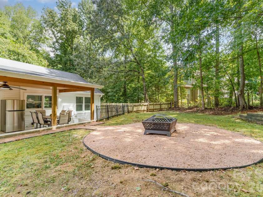 4501 Brookwood Road, Charlotte, NC 28215.  MLS# CAR4367961, YatesRealty ID 10063. 