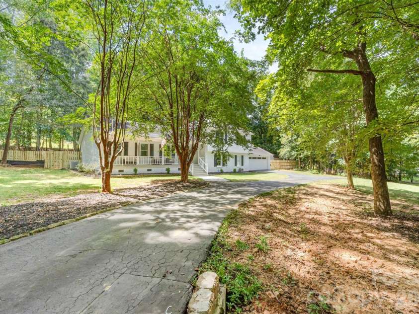 4501 Brookwood Road, Charlotte, NC 28215.  MLS# CAR4367961, YatesRealty ID 10063. 