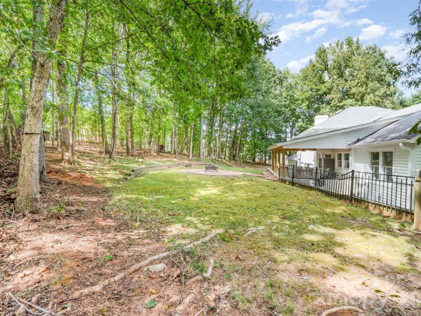 4501 Brookwood Road, Charlotte, NC 28215.  MLS# CAR4367961, YatesRealty ID 10063. 