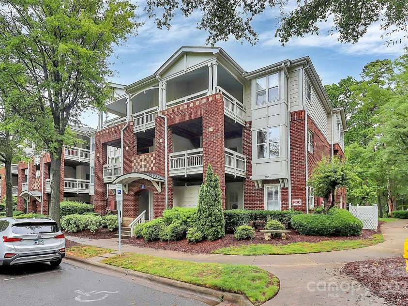 921 Northeast Drive, Davidson, NC 28036.  MLS# CAR4271135, YatesRealty ID 10063. 
