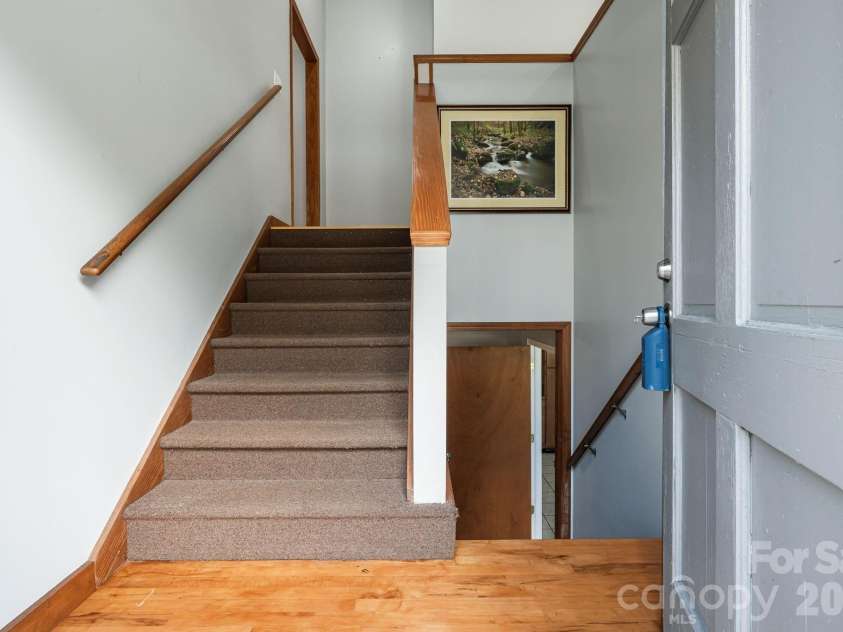 289 Riverview Church Road, Asheville, NC 28806.  MLS# CAR4382330, YatesRealty ID 10064. Split level has two separateentrances and locks on lowerlevel if privacy is desired