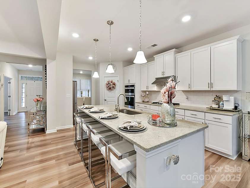 5057 Spratt Road, York, SC 29745.  MLS# CAR4299450, YatesRealty ID 10064. Gourmet kitchen with a large center island