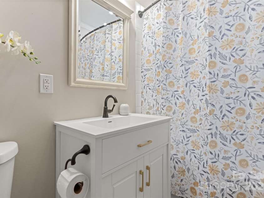2178 Eastview Road, Rock Hill, SC 29732.  MLS# CAR4180538, YatesRealty ID 10065. 2nd Bathroom