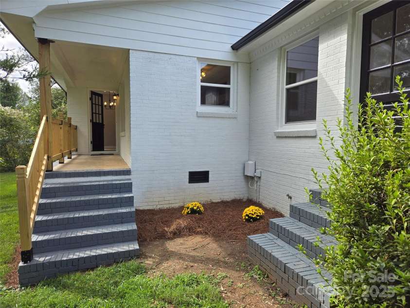 2178 Eastview Road, Rock Hill, SC 29732.  MLS# CAR4180538, YatesRealty ID 10065. 
