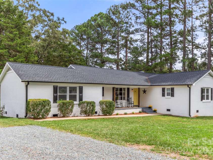 2178 Eastview Road, Rock Hill, SC 29732.  MLS# CAR4180538, YatesRealty ID 10065. Front of house