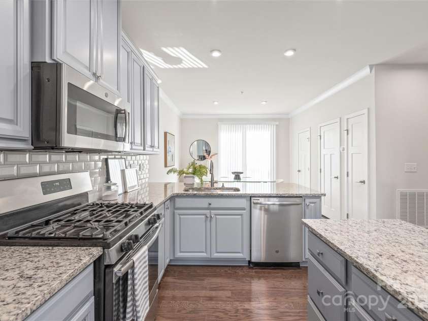 232 Parkwood Avenue, Charlotte, NC 28206.  MLS# CAR4220044, YatesRealty ID 10066. 