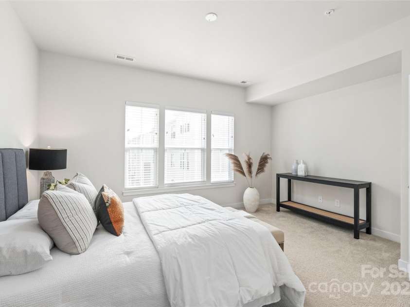 232 Parkwood Avenue, Charlotte, NC 28206.  MLS# CAR4220044, YatesRealty ID 10066. 