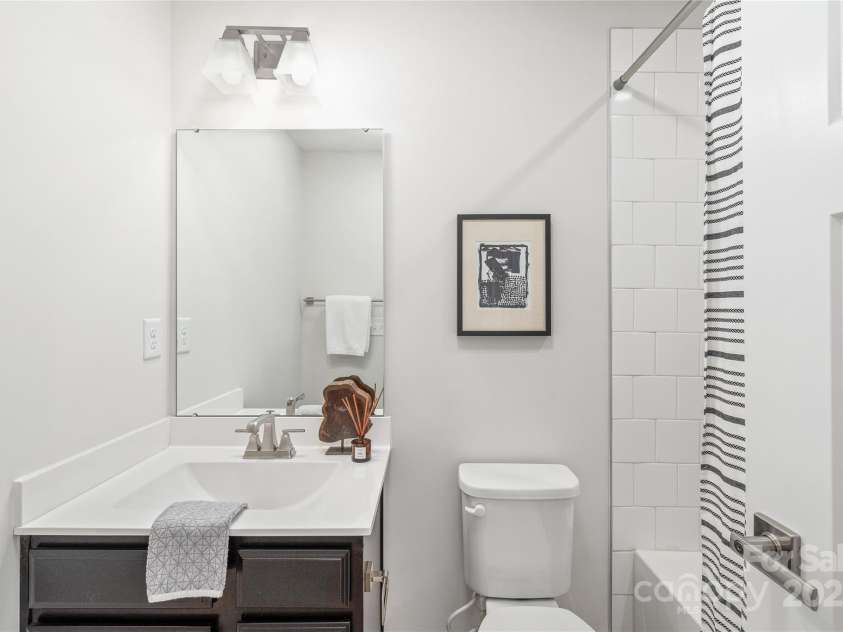 232 Parkwood Avenue, Charlotte, NC 28206.  MLS# CAR4220044, YatesRealty ID 10066. 